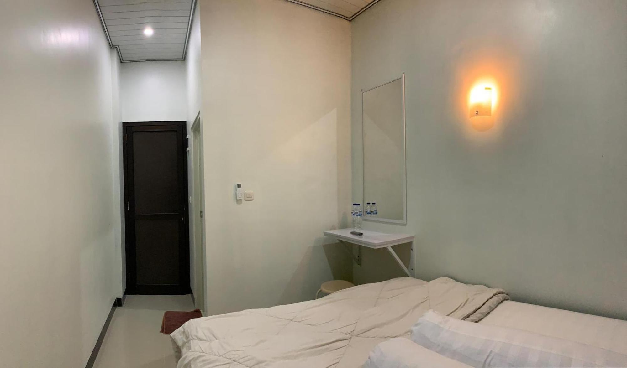 Kusuma Raya Guest House Srondolwetan Exterior foto