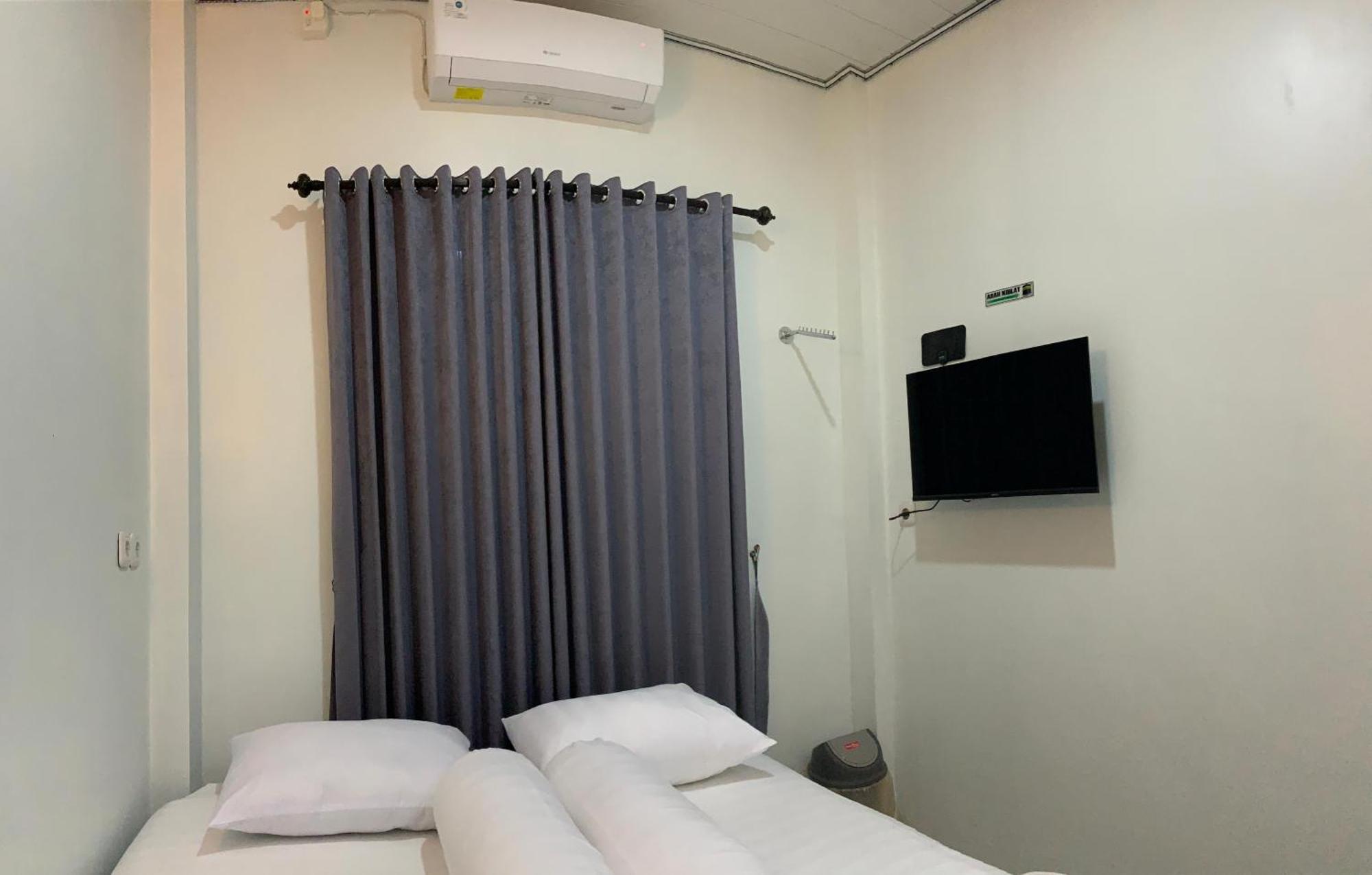 Kusuma Raya Guest House Srondolwetan Exterior foto